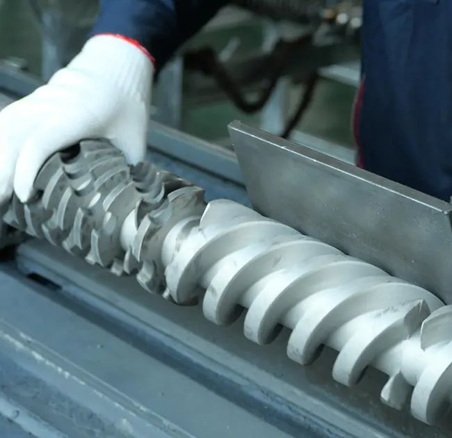 କାହିଁକି ଏକ୍ସଟ୍ରୁଡର୍ ରେ କଳା ରେଖା ବାରମ୍ବାର ଦେଖାଯାଏ? ବ୍ୟାରେଲ୍ କିମ୍ବା ସ୍କ୍ରୁରେ ସମସ୍ୟା ହେତୁ ଏହା ଶୀଘ୍ର ନିର୍ଣ୍ଣୟ କରିବାକୁ ଏହି ଆର୍ଟିକିଲ୍ ଆପଣଙ୍କୁ ଶିକ୍ଷା ଦିଏ |